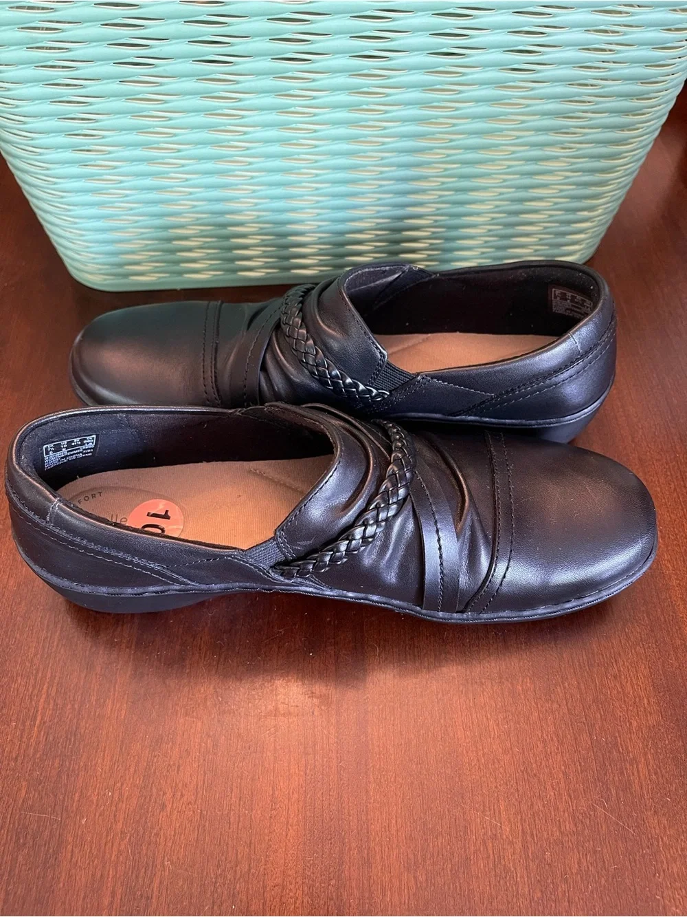 NWOT CLARKS CORA BRAID WOMEN'S COMFORT SHOE